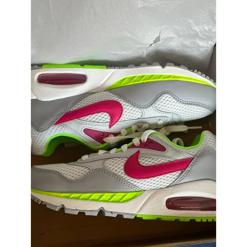 Nike Women's Air Max Correlate in white/fireberry/pure platinum, size 7 NIB - Picture 3 of 8